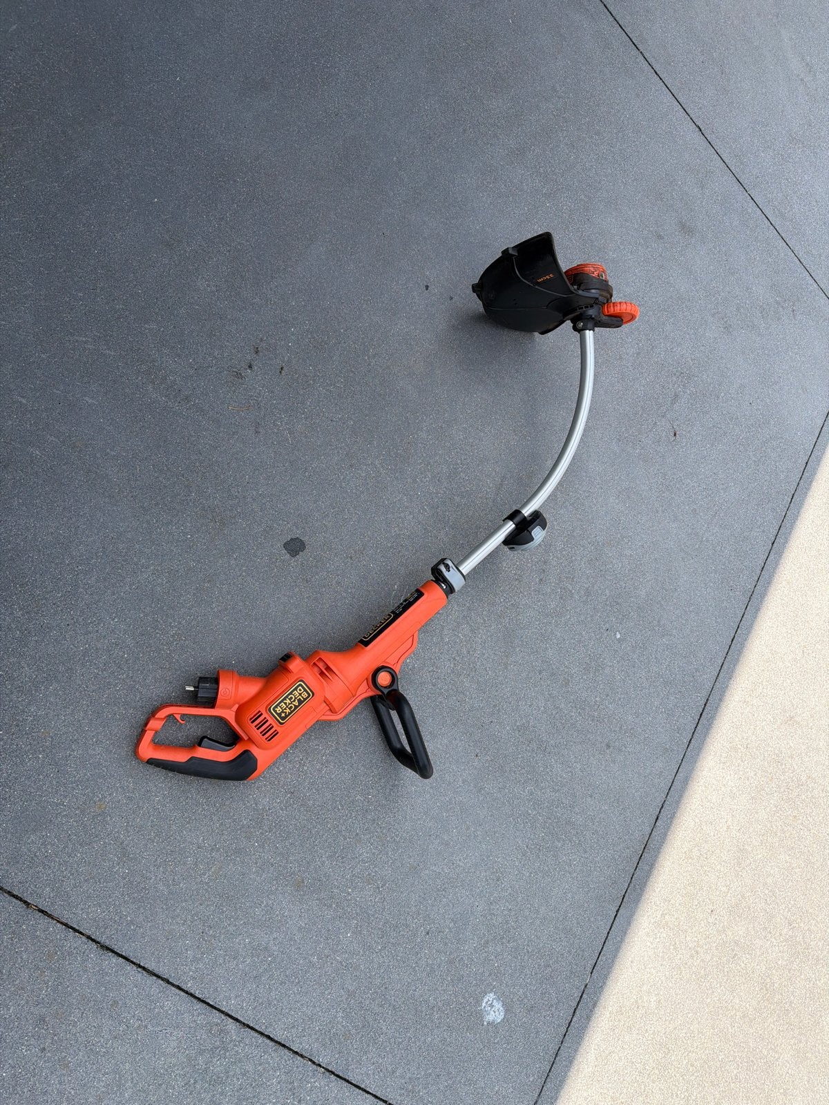 Black+Decker grastrimmer 33cm - Elektrisch, Ophalen, Cirkelmaaier, Gebruikt, Elektrische grasmaaier