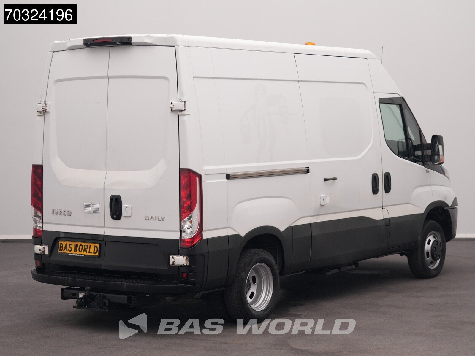 Iveco Daily 35C13 Dubbellucht L2H2 3,5t Trekhaak Airco Cruis, Auto's, Bestelauto's, Euro 5, Stof, Gebruikt, Iveco