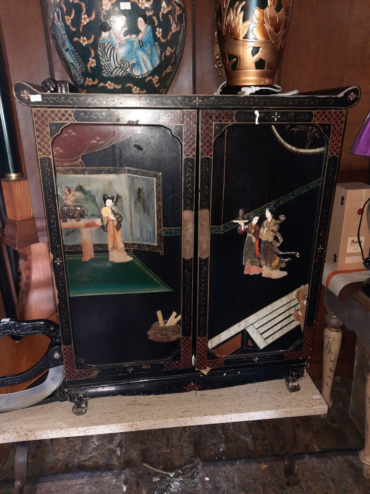 Antieke Chinese kist en kast met decoraties, Ophalen
