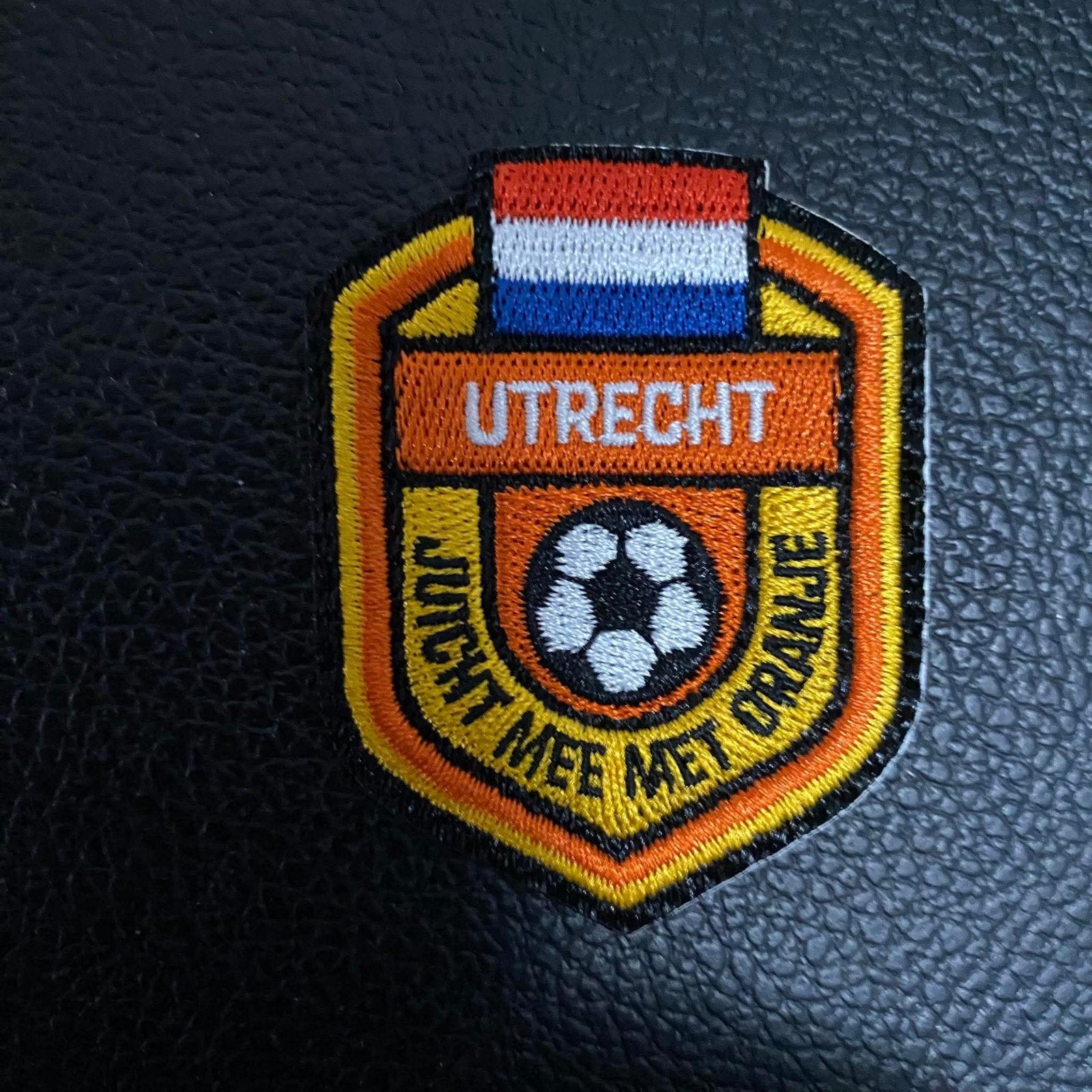 GEZOCHT 4X EMBLEMEN UTRECHT, Ophalen of Verzenden, F.C. Utrecht, Poster, Plaatje of Sticker