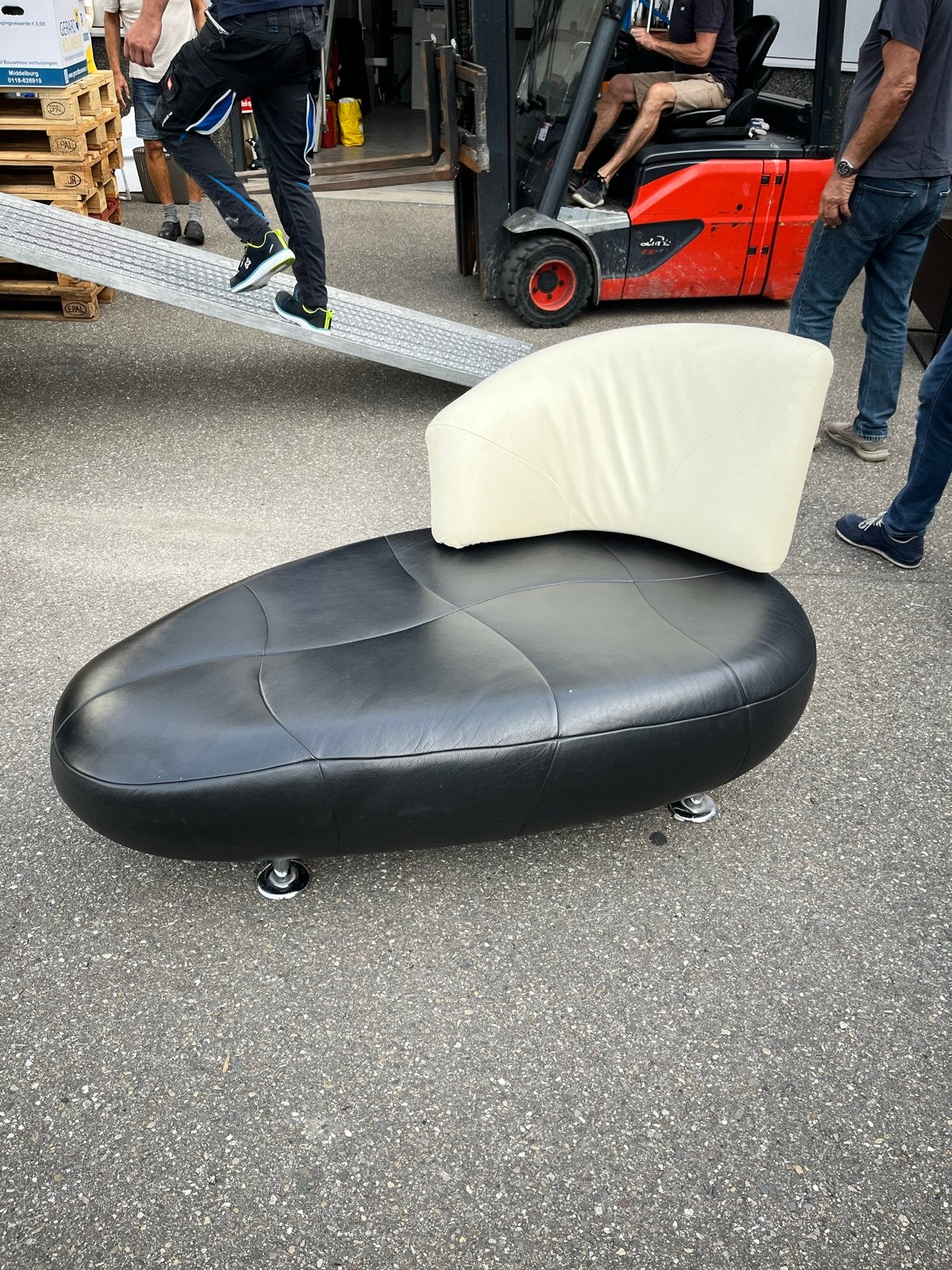 Leolux Kikko fauteuil zwart/crème - Zo goed als nieuw, Ophalen, Zo goed als nieuw, Eenpersoons, Leer
