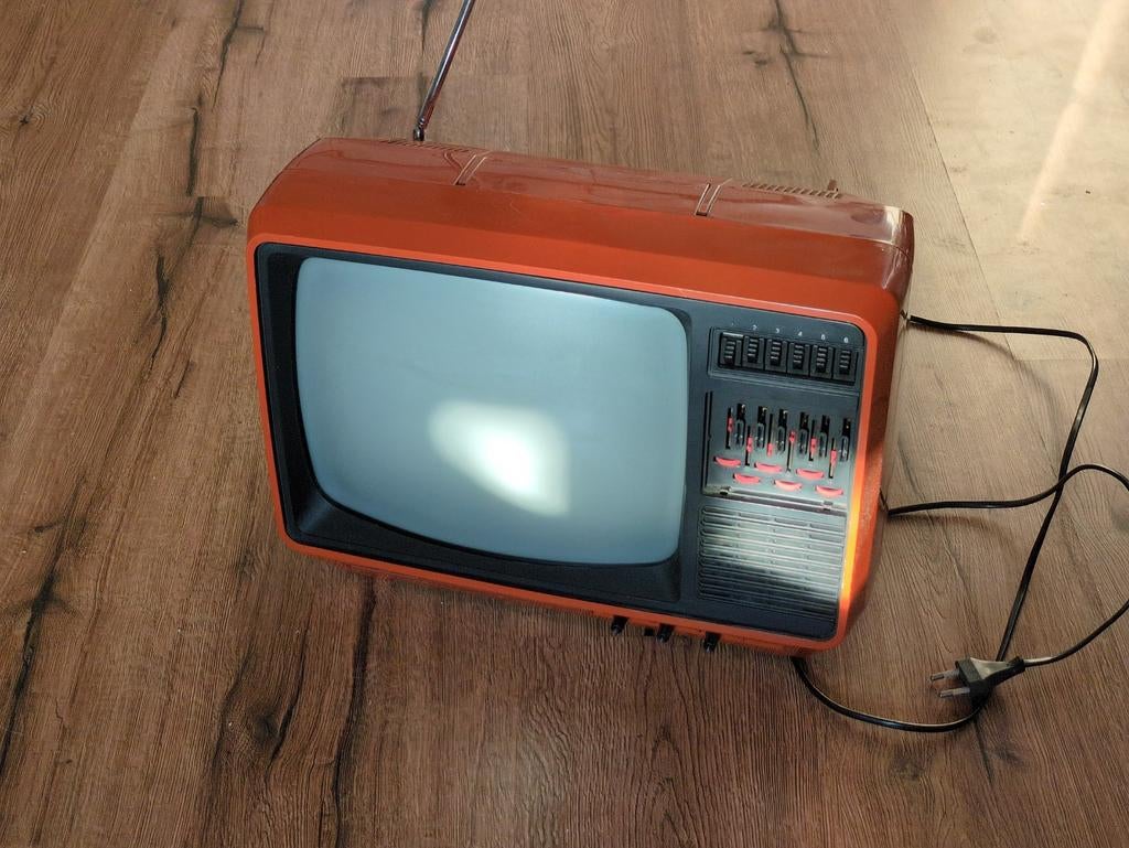 Oranje Erres Retro TV - Eyecatcher!, Ophalen