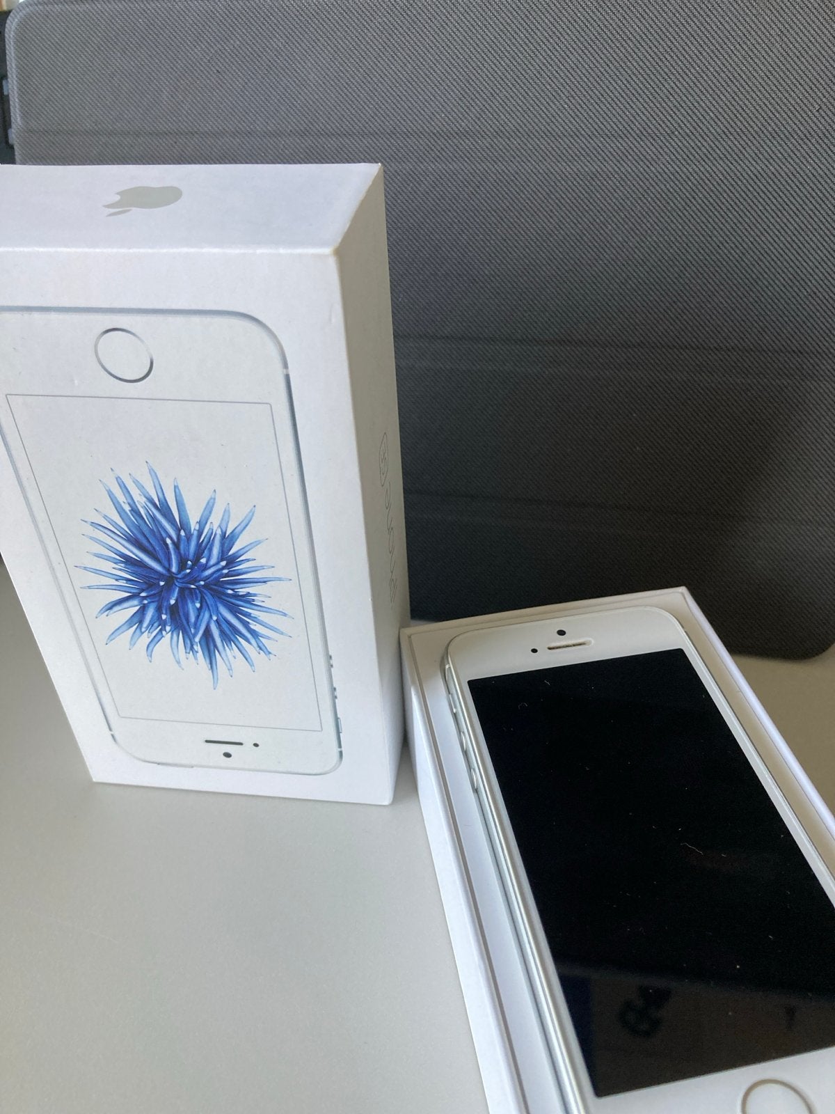 iPhone SE (2016) 32GB Wit + Iphone 6S,64GB Zo goed als nieuw, Telecommunicatie, Wit, Ophalen of Verzenden, Zo goed als nieuw, Zonder simlock