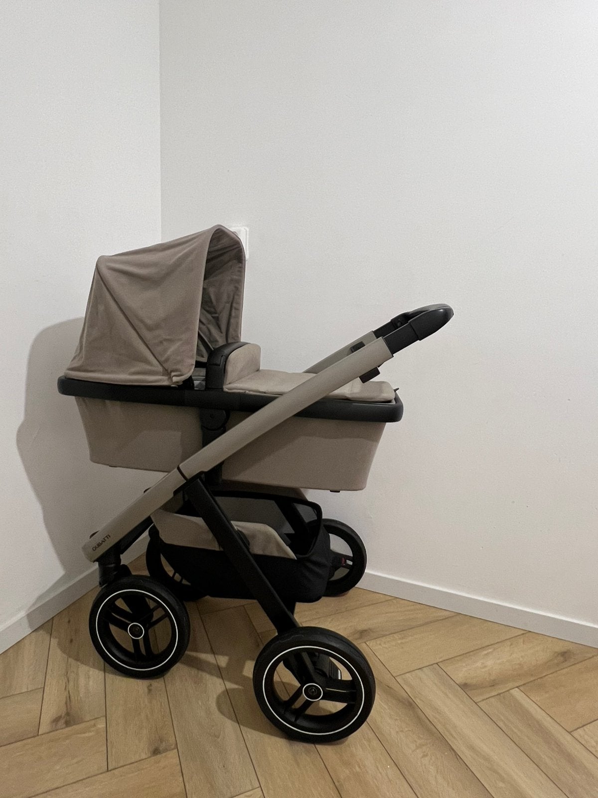 Dubatti two kinderwagwen met autostoel5Z2&base compleet, Met autostoeltje, Zo goed als nieuw, Ophalen, Kinderwagen