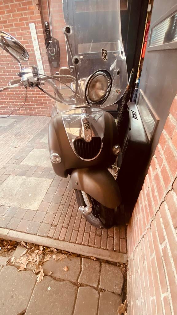 Zeer mooie scooter - Goed onderhouden, helm, slot, 50 km cdi, Ophalen, Zo goed als nieuw, Overige typen, Overige merken