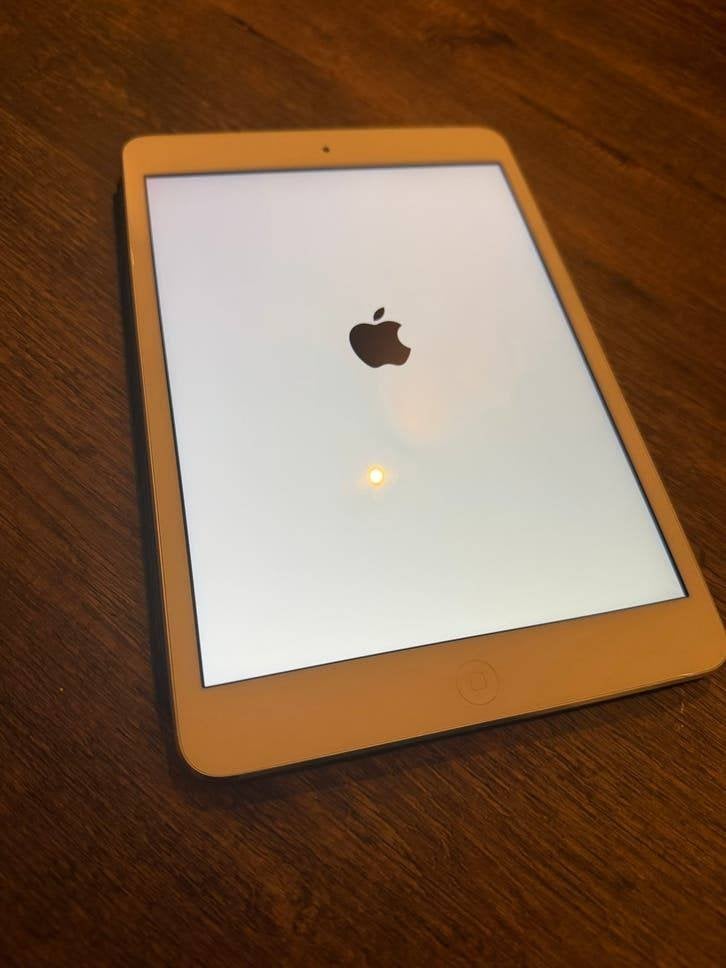 Foto 3 van Apple iPad Mini 16GB - Wi-Fi - Wit/Zilver