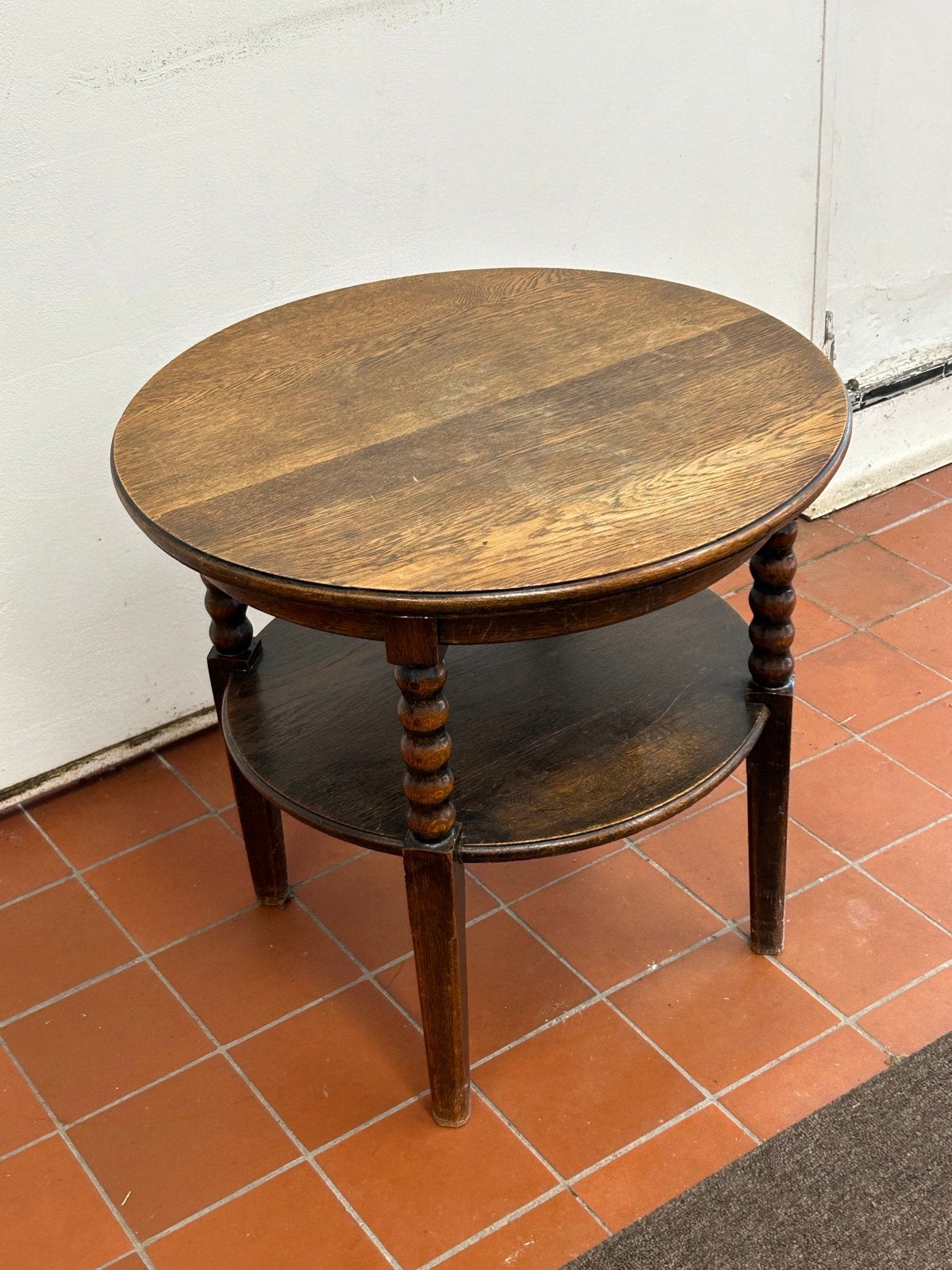Vintage eikenhouten BOBBIN bijzettafel met twee ronde bladen, Huis en Inrichting, Minder dan 45 cm, Minder dan 55 cm, Gebruikt