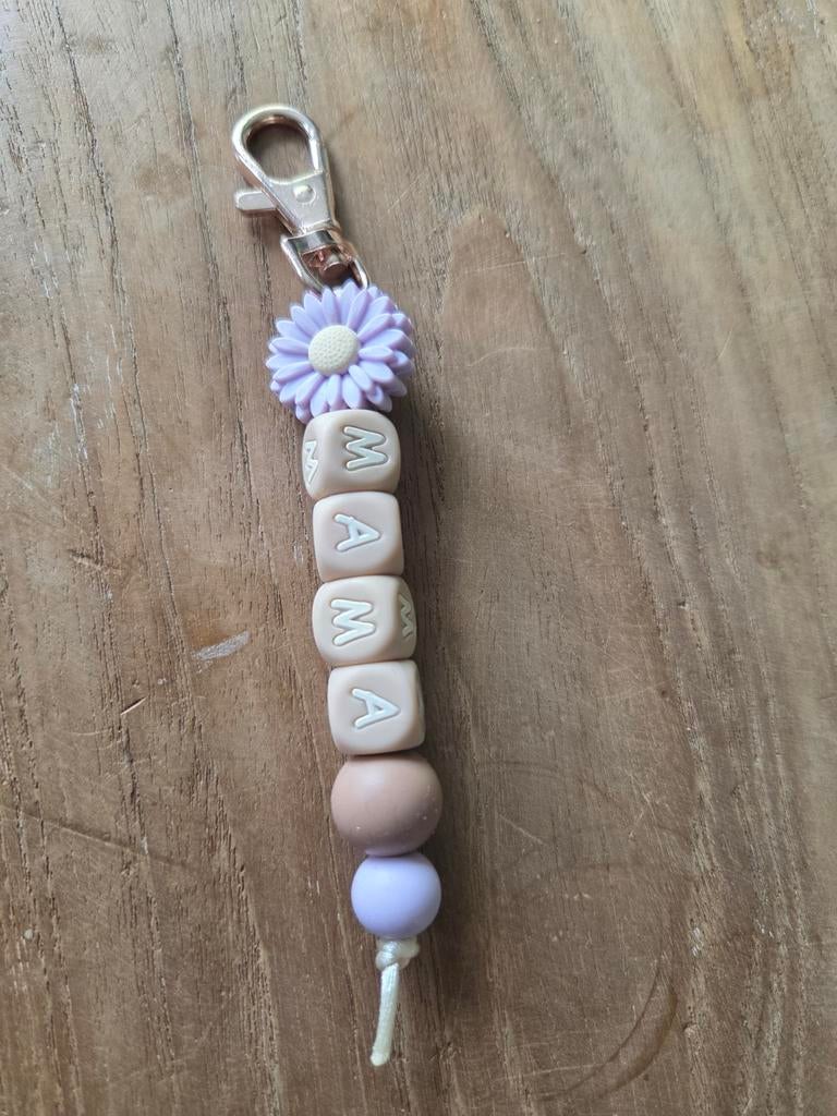 Sleutelhanger 'Mama' met bloem - Cadeau voor Moederdag, Ophalen of Verzenden, Nieuw, Overige typen