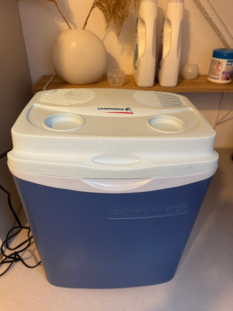 Campinggaz koelbox 26L - 12V aansluiting - zo goed als nieuw, Zonder vriesvak, Ophalen of Verzenden, Minder dan 45 cm, Minder dan 85 cm