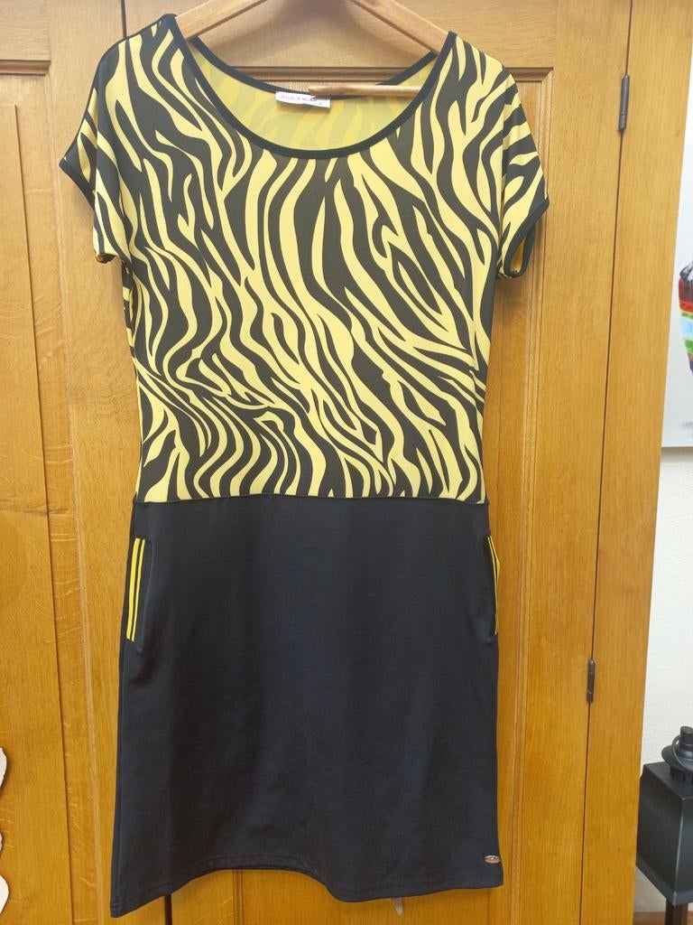 Angelle Milan jurk met zebraprint, Zwart, Ophalen of Verzenden, Zo goed als nieuw, Knielengte
