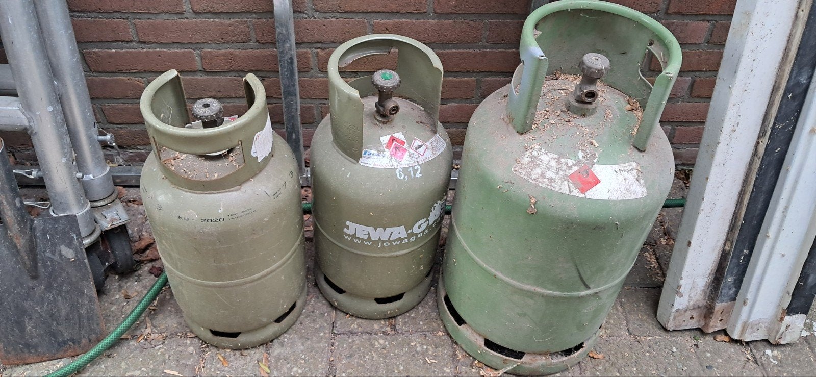Afgekeurde gasflessen en gastank om te knutselen, Ophalen, Gebruikt