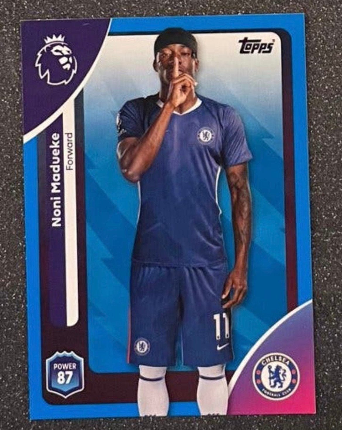 Topps Premier League 25/26  BLUE PARALLEL MADUEKE CHELSEA FC, Verzenden, Zo goed als nieuw, Plaatje