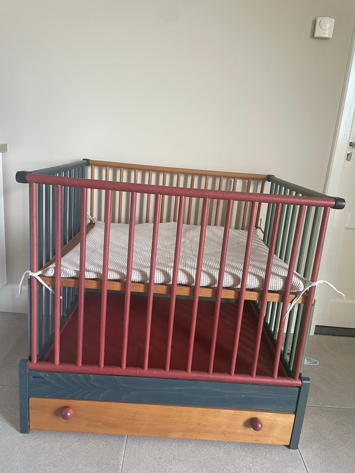 Bopita Retro Babybox – Massief hout met lade, Ophalen, Gebruikt, In hoogte verstelbaar