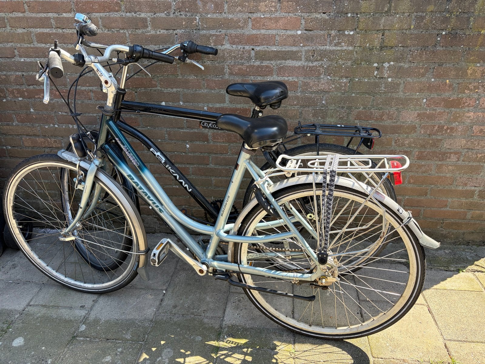 Twee opknappers: Batavus en Pelikaan fietsen, Ophalen, Gebruikt, Batavus