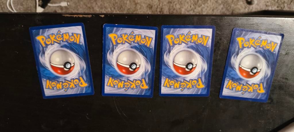 4 Pokémon kaarten: Dragapult, Umbreon, Scyther, Sizzlipede, Ophalen of Verzenden, Zo goed als nieuw, Meerdere kaarten