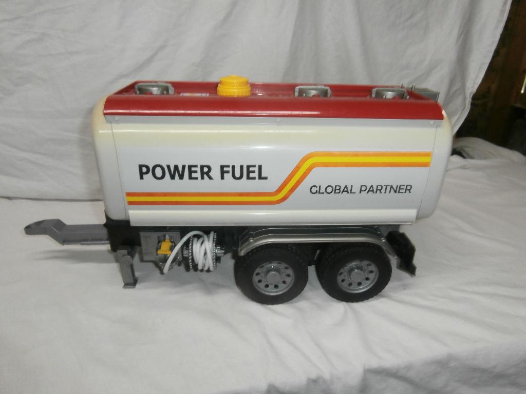 Bruder Power Fuel tank aanhangwagen, Kinderen en Baby's, Speelgoed | Speelgoedvoertuigen, Ophalen, Gebruikt