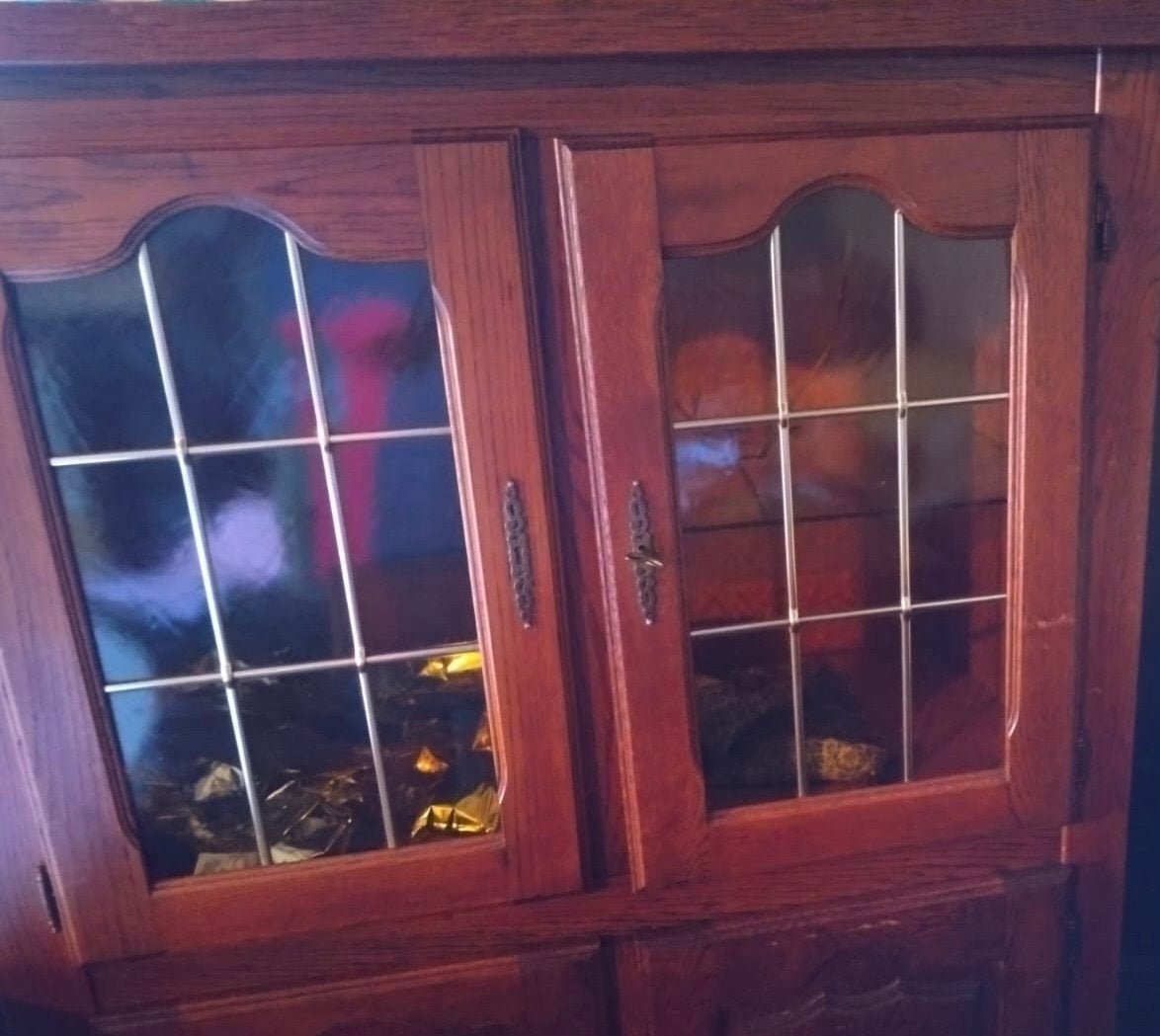 Te koop eiken kast met glas in lood ruitjes, Ophalen