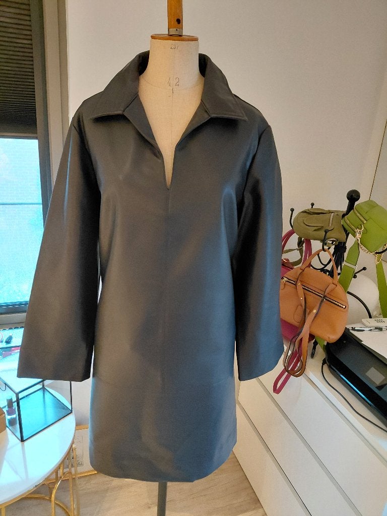 Nina prachtige namaak lederen jurk m46, Verzenden, Zwart, Maat 46/48 (XL) of groter, Zo goed als nieuw