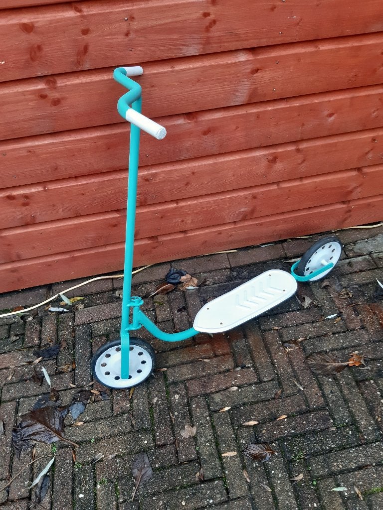 Antiek metalen stepje, Ophalen