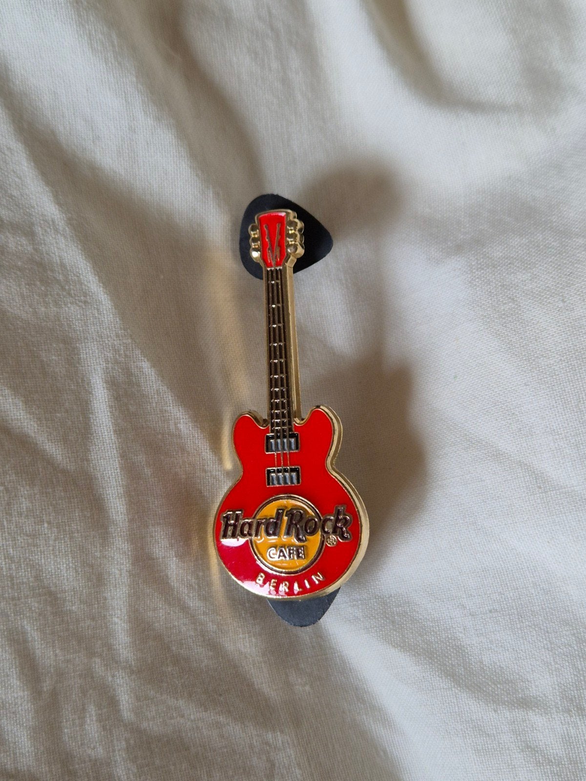Hard Rock Cafe Berlijn gitaar pin, Ophalen of Verzenden, Nieuw