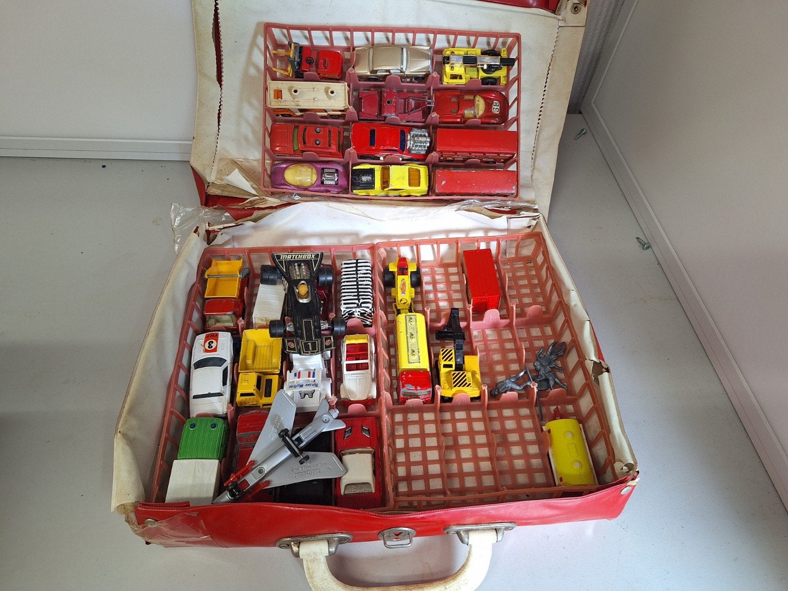 Vintage auto's en koffer - +/- 25 stuks, Ophalen of Verzenden, Gebruikt, Auto
