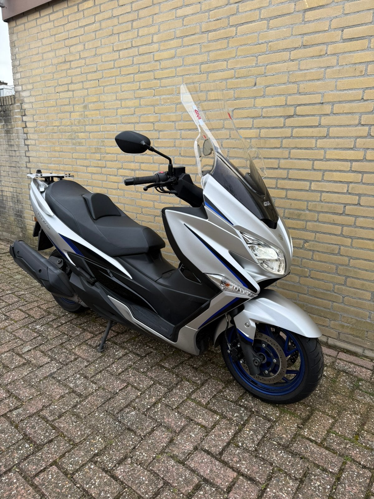 Suzuki Burgman 400 2023 63667KM, Motoren, Scooter, Occasion, Bedrijf, Minimaal motorrijbewijs A2