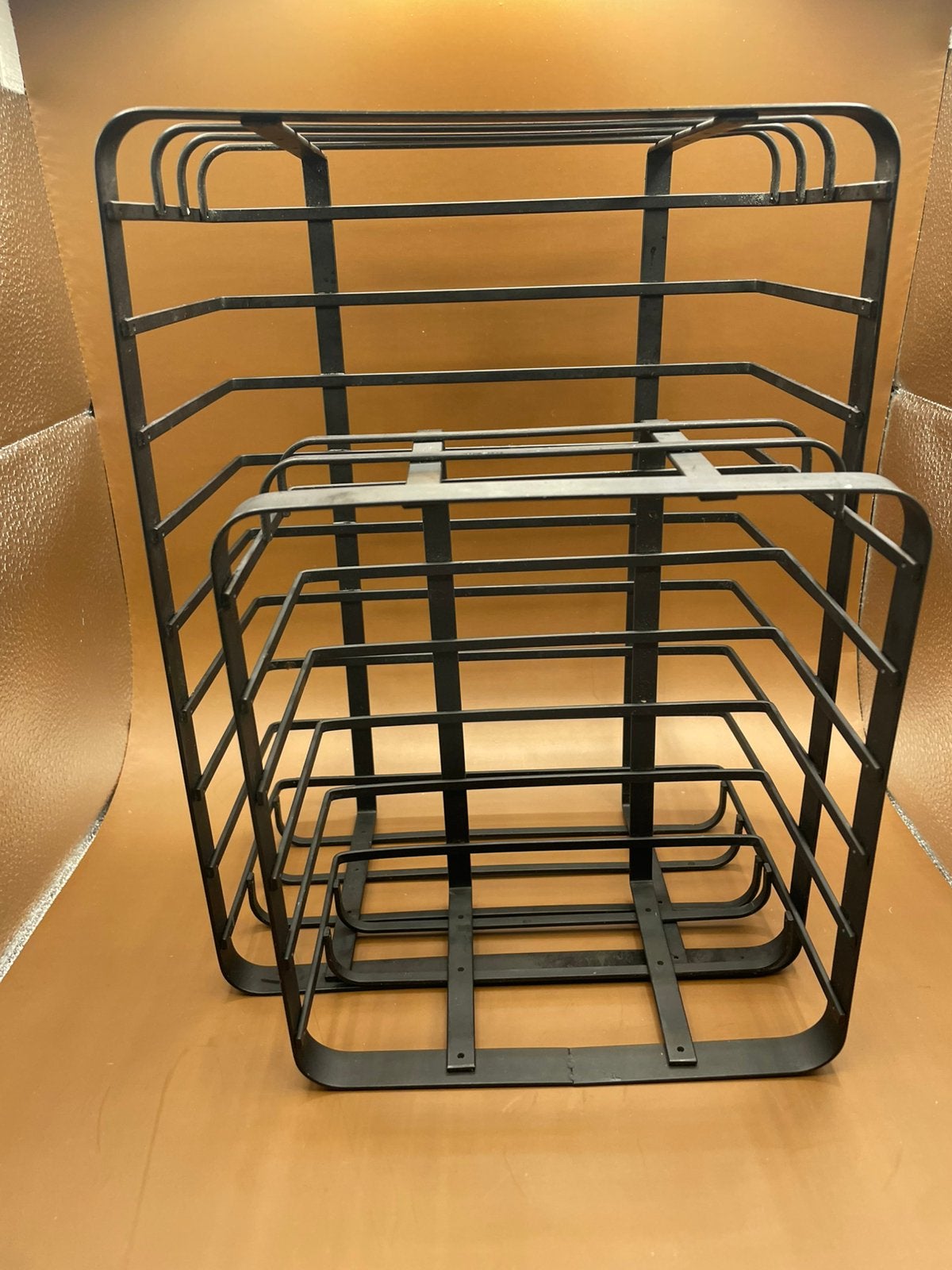 2 metalen manden, kleur zwart, Huis en Inrichting, Woonaccessoires | Krantenbakken en Lectuurbakken, Ophalen of Verzenden, Zo goed als nieuw