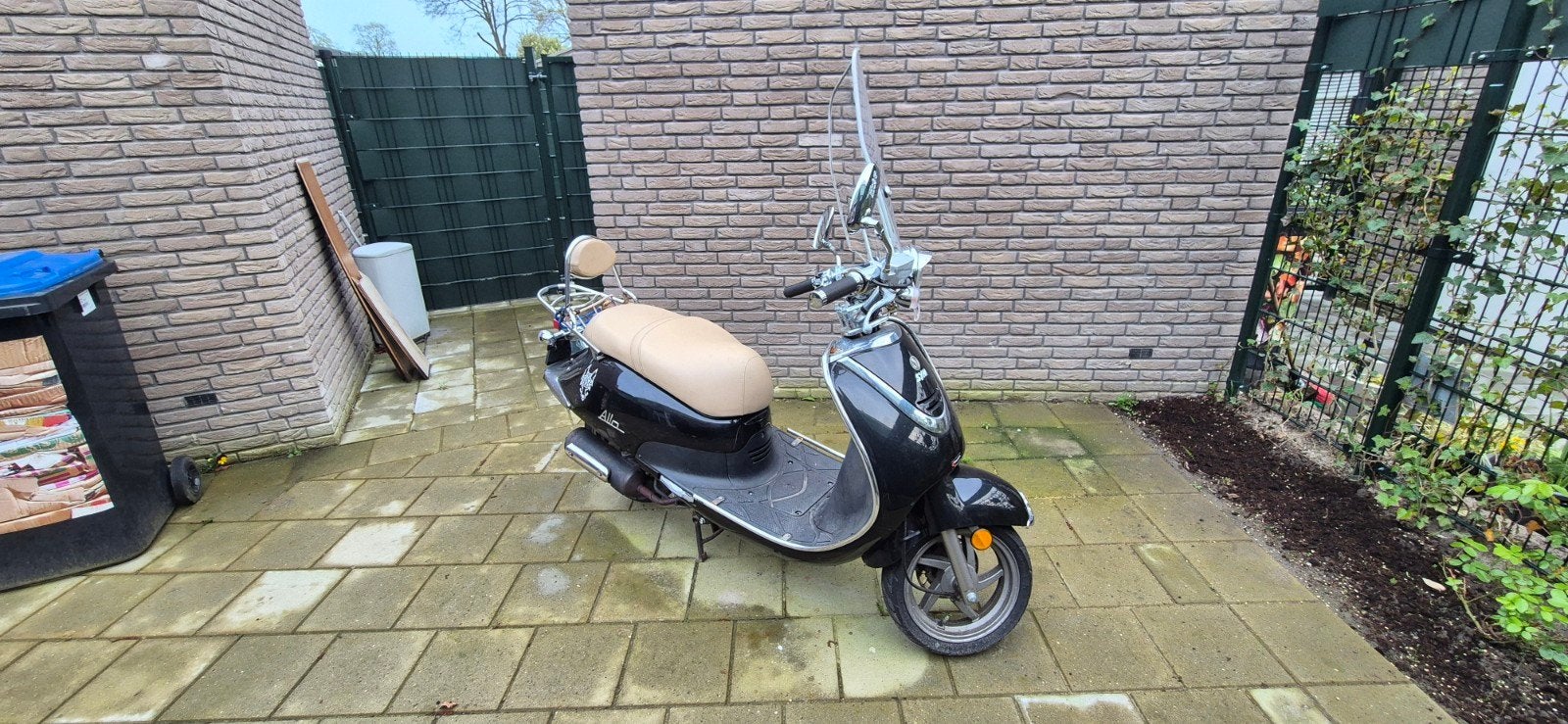 Sym Allo Scooter - Zwart, 45 km/u, inclusief accessoires, Fietsen en Brommers, Ophalen, Gebruikt, Maximaal 45 km/u, Allo