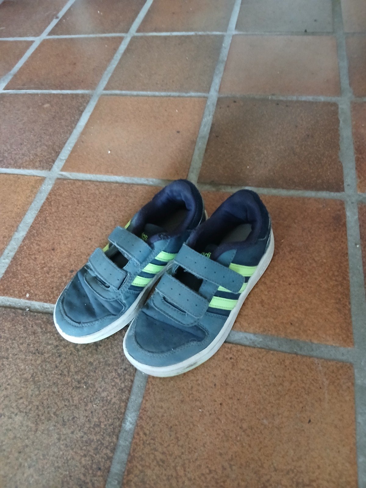 Adidas sportschoenen maat 32, Kinderen en Baby's, Kinderkleding | Schoenen en Sokken, Ophalen, Adidas, Gebruikt, Jongen of Meisje
