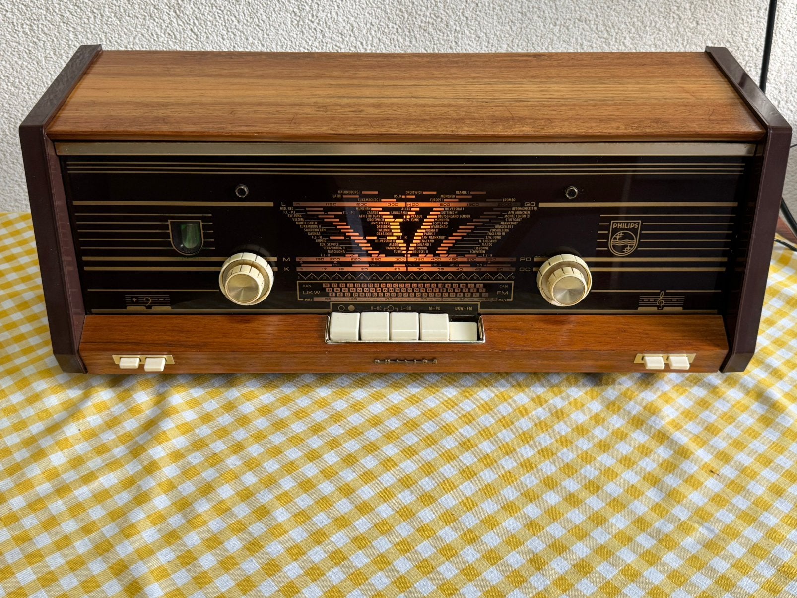 Oude lampenradio philips jaren 50/60 spelend vaste pr ophale, Antiek en Kunst, Ophalen