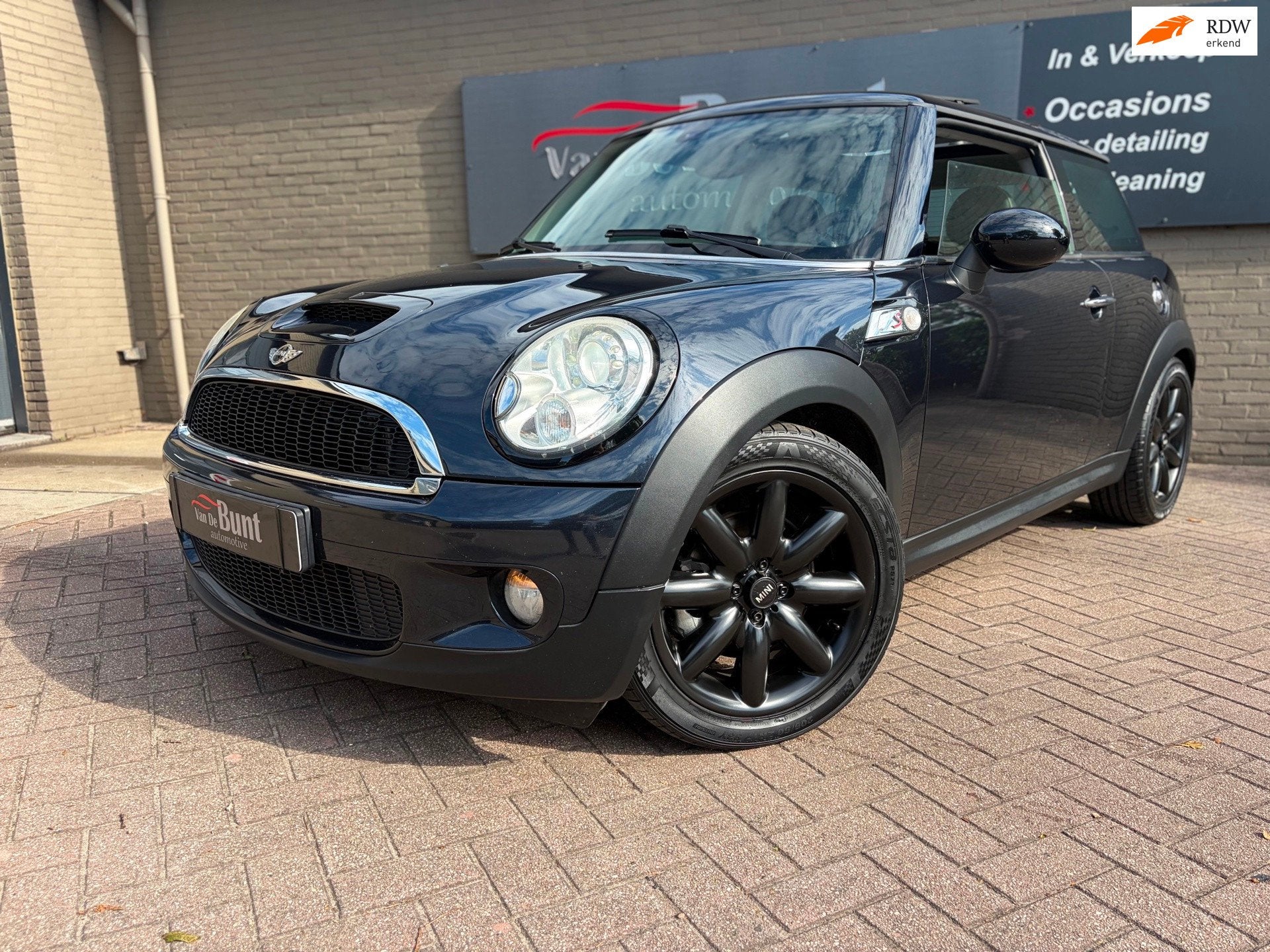 Mini Cooper S | SPORT UITLAAT | LEDER | PANO DAK, Voorwielaandrijving, Gebruikt, Zwart, 4 cilinders
