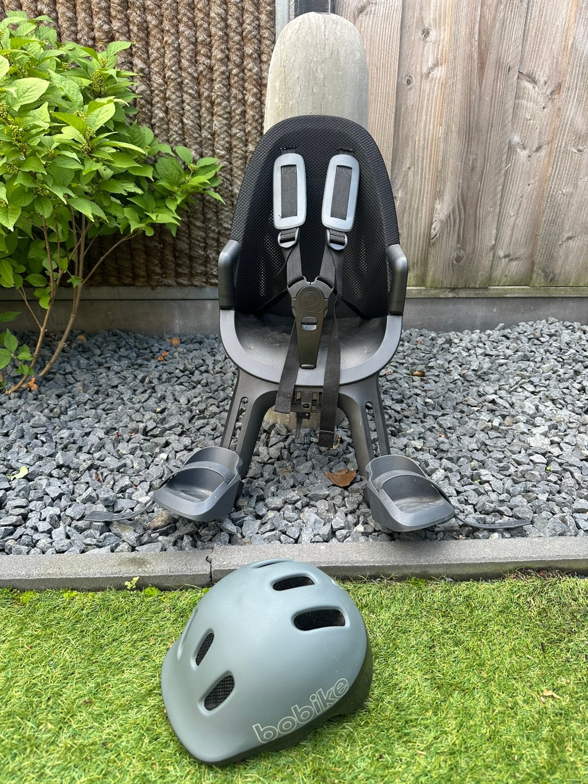 Qibbel Air achterzitje met Bobike fietshelm – nette set, Ophalen, Zo goed als nieuw