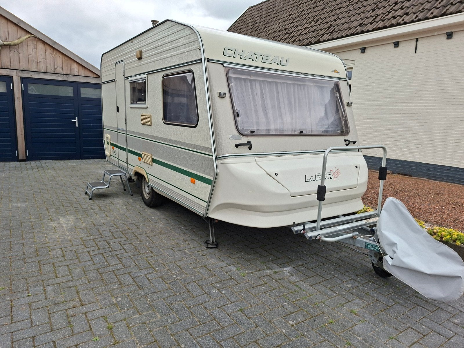 Chateau  450 caravan, Caravans en Kamperen, Caravans, Particulier, tot en met 3, 500 - 750 kg, Kleine zit, Chateau, Fietsenrek