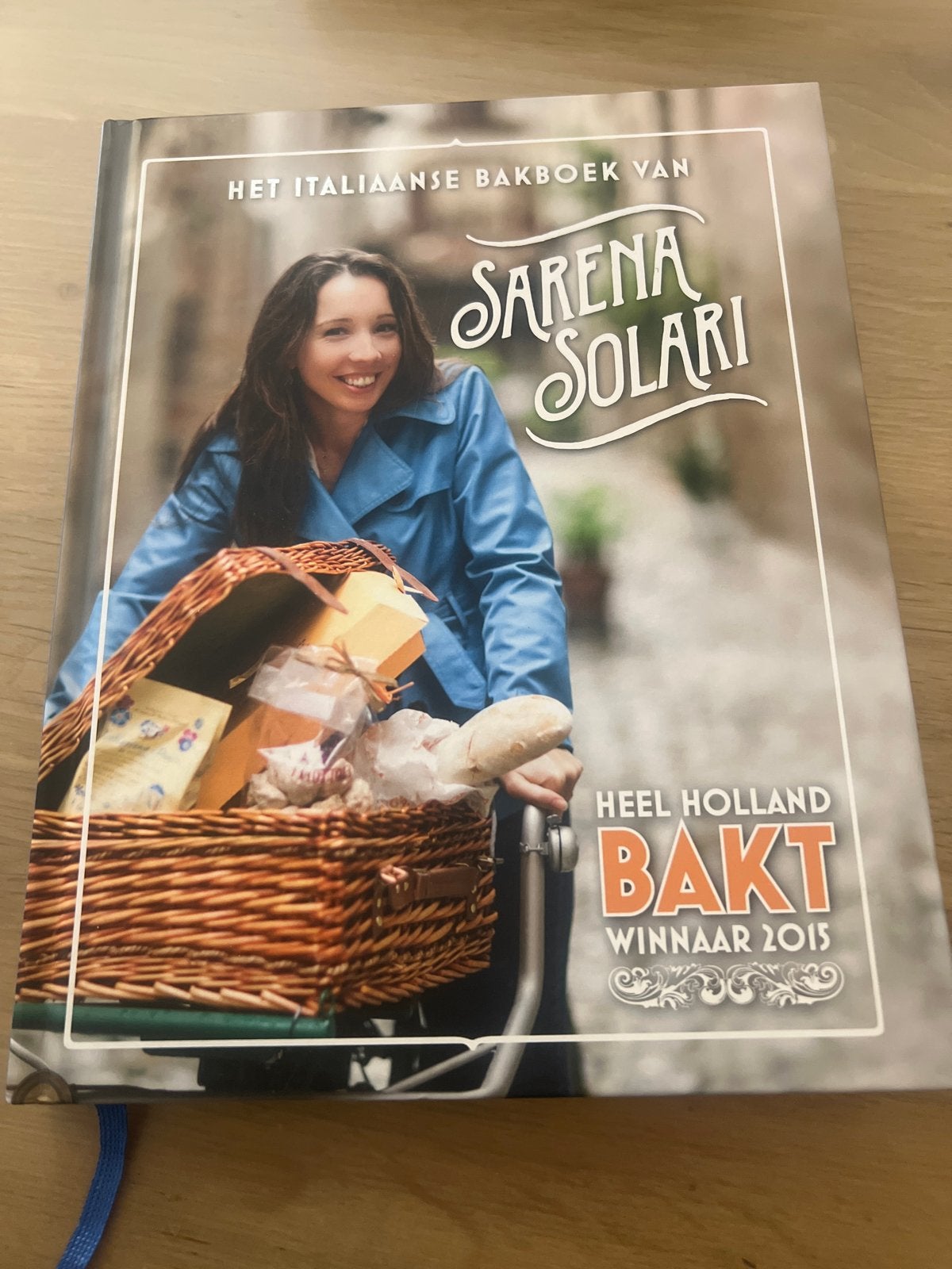 Het Italiaanse Bakboek van Sarena Solari - Heel Holland Bakt, Boeken, Kookboeken, Ophalen of Verzenden, Zo goed als nieuw, Italië