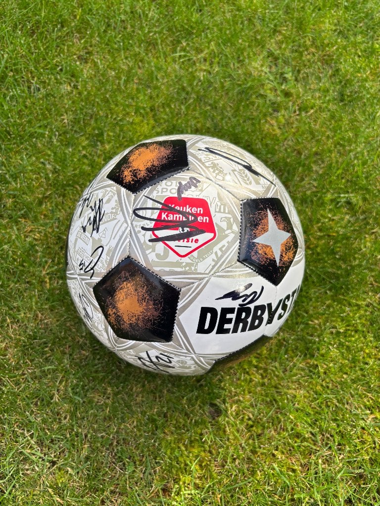 Gesigneerde FC Emmen Keukenkampioen divisie voetbal, Maat XL, Ophalen of Verzenden, Nieuw, Bal