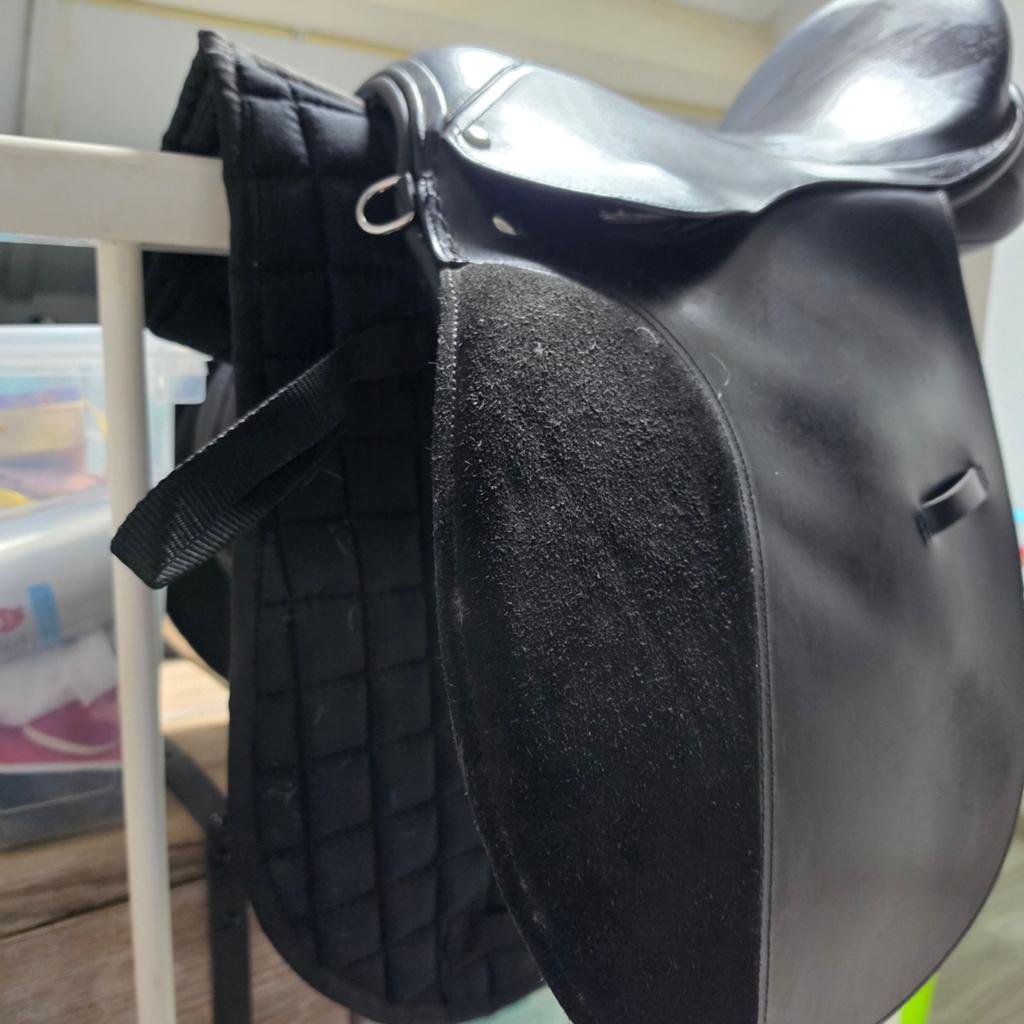 Zadel 17.5 inch, Dieren en Toebehoren, Ophalen of Verzenden, Zo goed als nieuw, Dressuur
