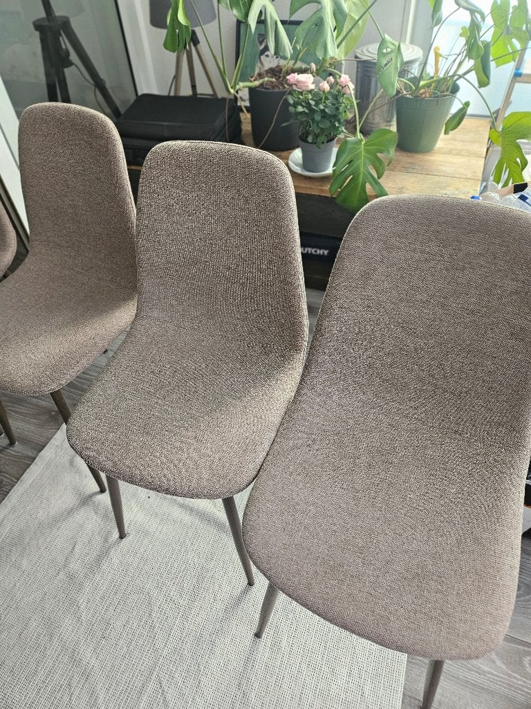 Foto 3 van Vier eetkamerstoelen