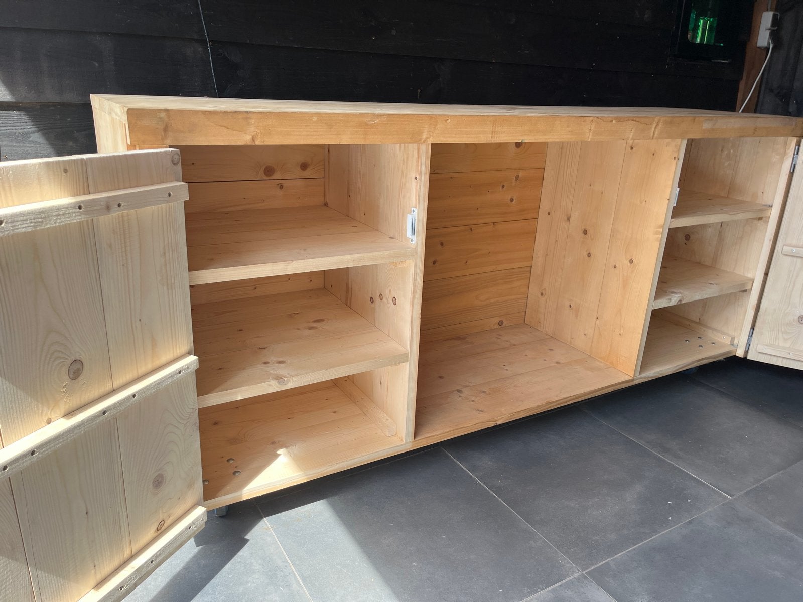 Robuust houten dressoir / kast - 220x90x60 cm, Ophalen, Gebruikt