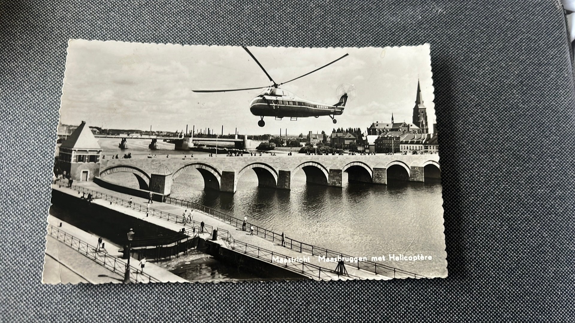 Sabena Helicopter boven maasbruggen. maastricht, Ophalen of Verzenden, 1940 tot 1960, Gelopen, Voertuig