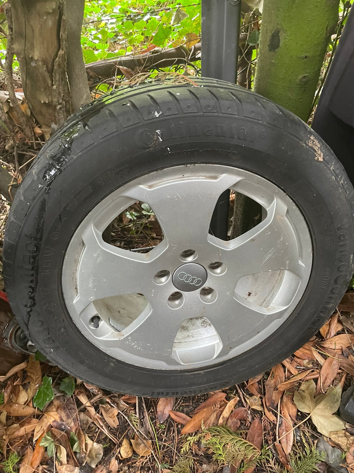 Audi velg met Continental band 235/55 R17, Ophalen, Zo goed als nieuw