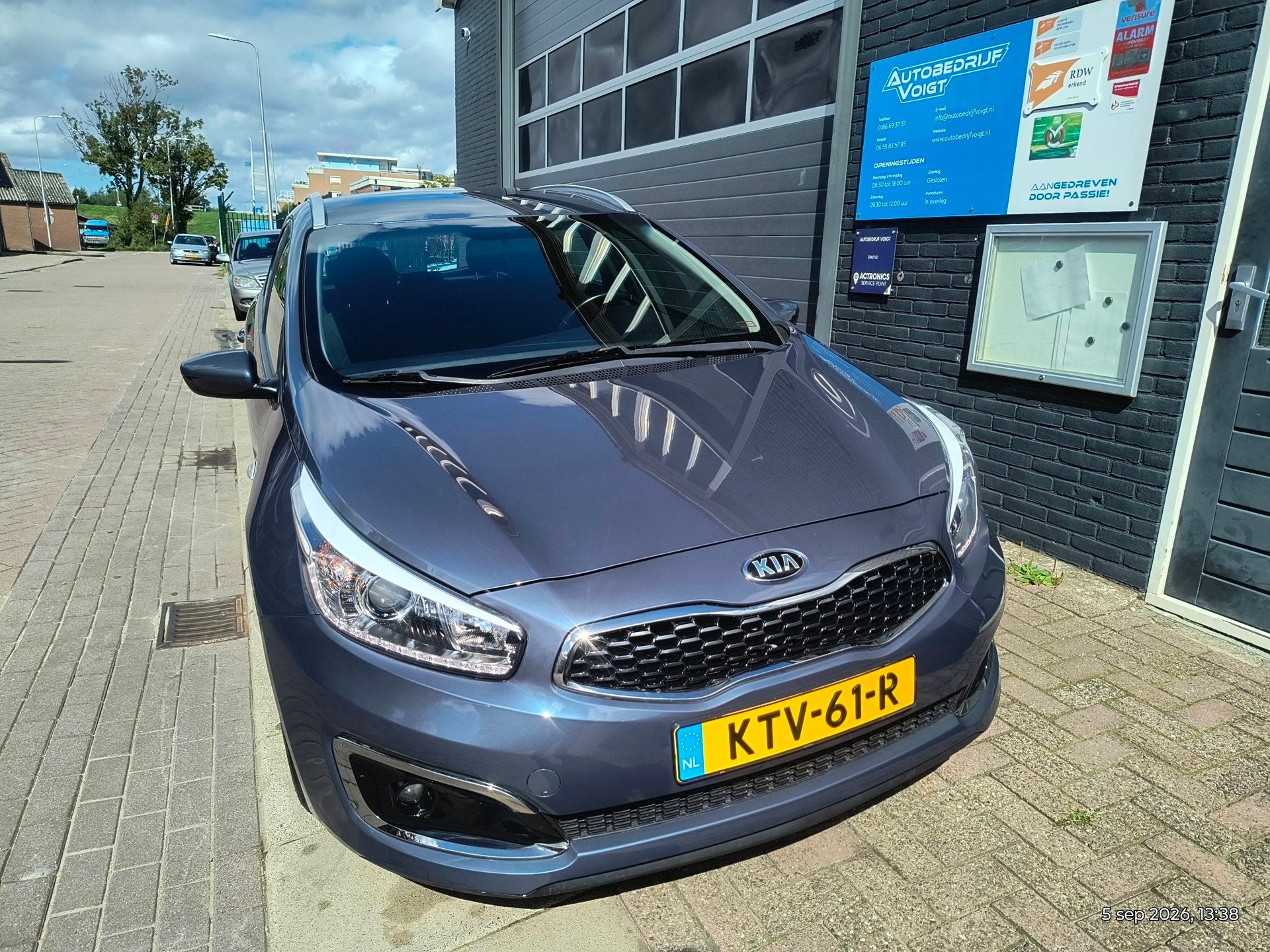 Kia Cee'd Sportswagon 1.6 GDI DynamicLine nieuwe banden en g, Voorwielaandrijving, Dealer onderhouden, Gebruikt, 4 cilinders