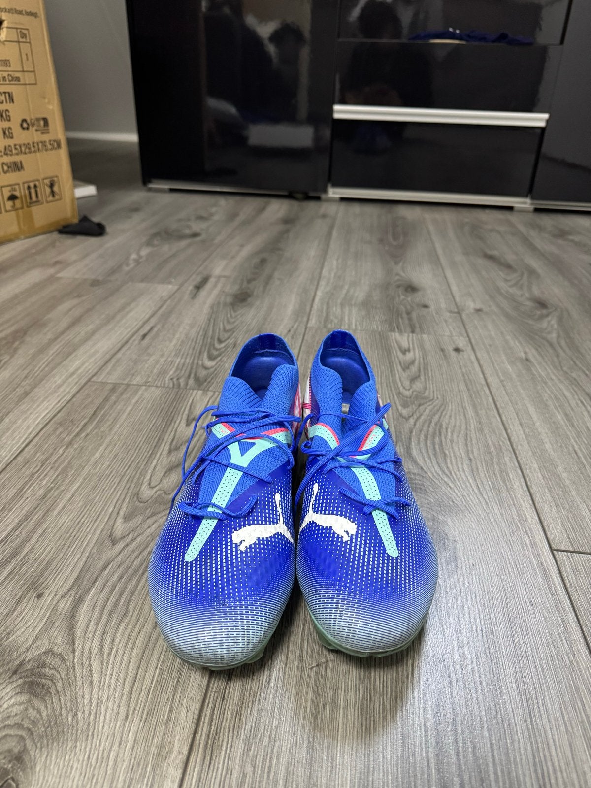 Puma voetbalschoenen - Blauw/Wit en Wit/Roze, Sport en Fitness, Maat L, Ophalen of Verzenden, Zo goed als nieuw, Schoenen