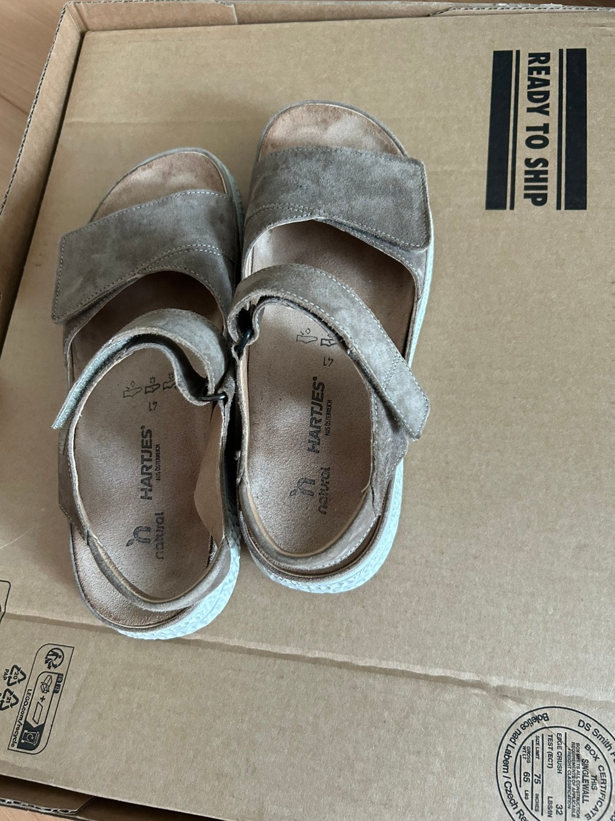 Hartjes leren sandalen, Beige, Zo goed als nieuw, Sandalen of Muiltjes, Ophalen of Verzenden