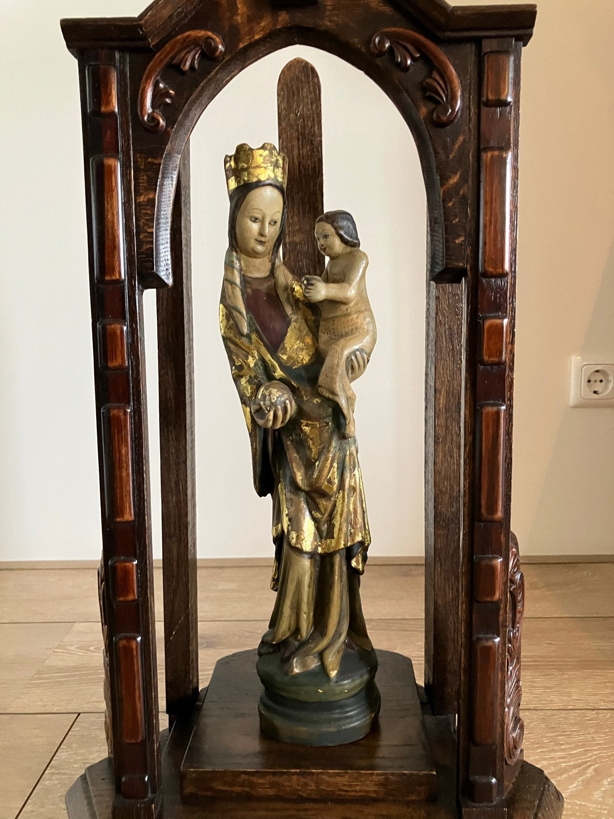 Antiek Mariabeeld met Kind in Houten Kapel, Antiek en Kunst, Antiek | Religie, Ophalen