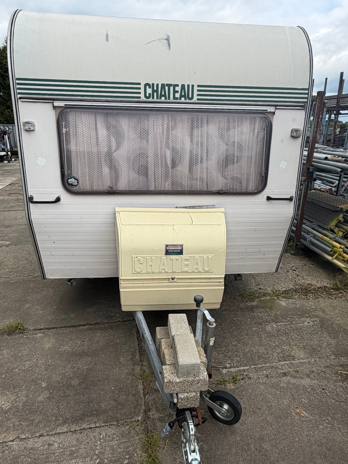 Chateau caravan met zonnepaneel en accu’s, Omvormbare zithoek, Tot en met 3, Particulier, Zonnepaneel