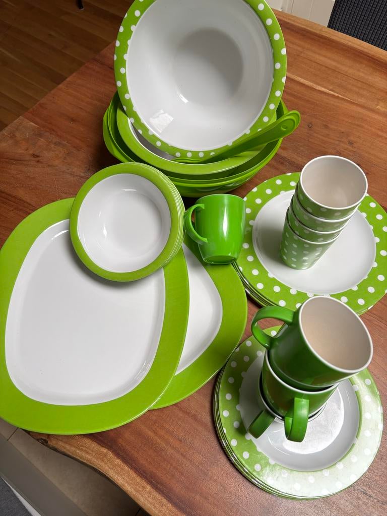 Groen servies met witte stippen - 6-4-2 delig, Caravans en Kamperen, Ophalen of Verzenden, Zo goed als nieuw