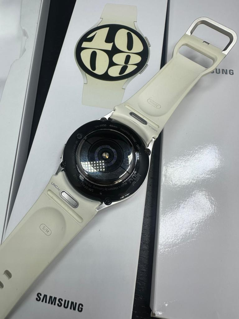 Samsung Galaxy Watch6 40mm Gold – Topstaat –Compleet in doos, Afstand, A, Wit, Ophalen of Verzenden