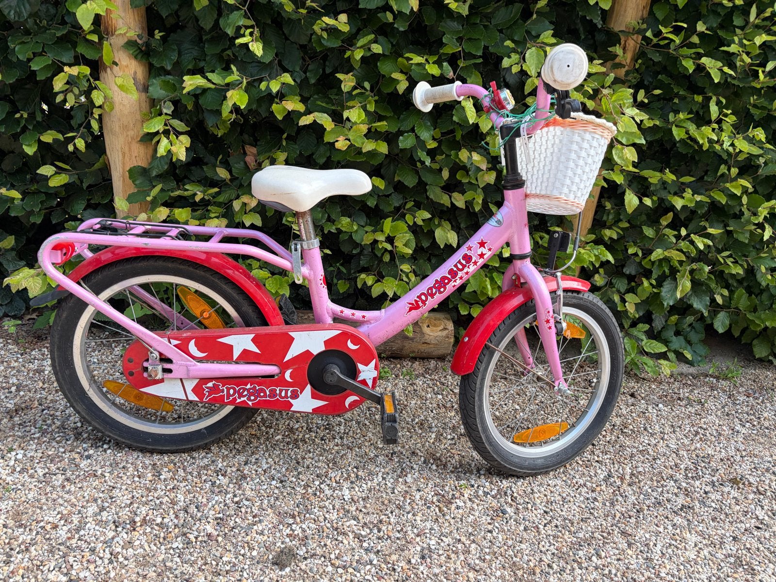 Roze kinderfiets Pegasus 16 inch met mandje, Ophalen, Gebruikt, Terugtraprem, 16 tot 20 inch