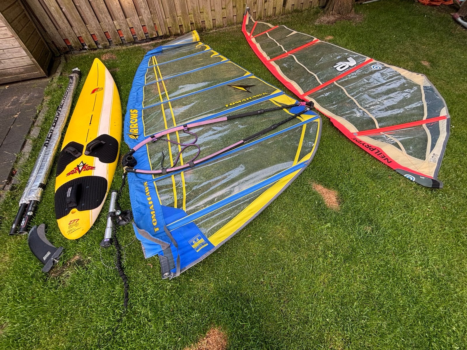 Complete windsurfset: F2 Ride 277 plank, 2 zeilen, masten, g, Watersport en Boten, Windsurfen, Ophalen, 250 tot 300 cm, Gebruikt