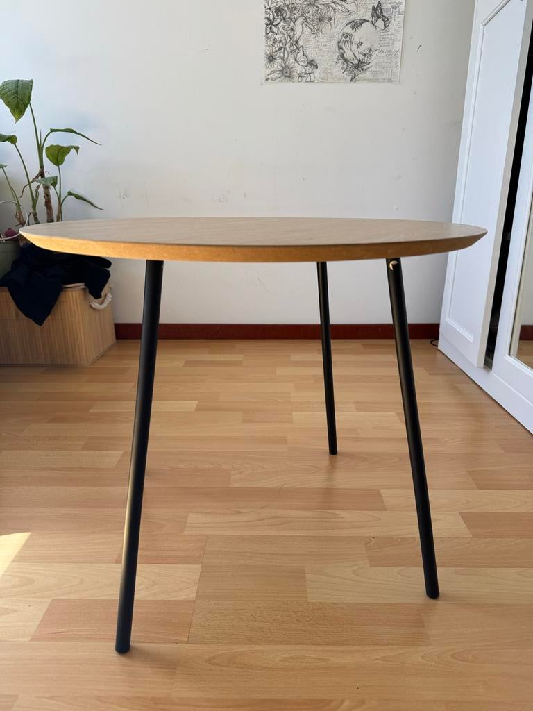 Ronde bijzettafel JYSK - Eikenlook met metalen poten, Minder dan 45 cm, Minder dan 55 cm, Gebruikt, Rond